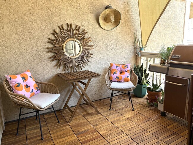 Building Photo - Multi-Level 2 bed plus bonus room townhome in South Redondo Beach – Available for 6–12 Months