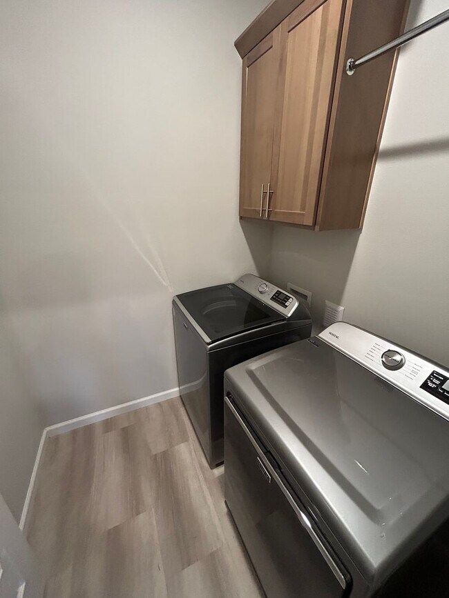 Building Photo - Beautiful 4 Bedroom, 2 Bath Home in Carlton