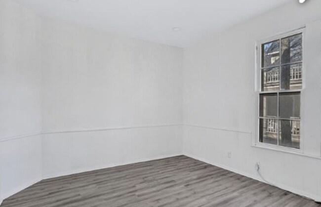 Building Photo - 827 S Crockett St