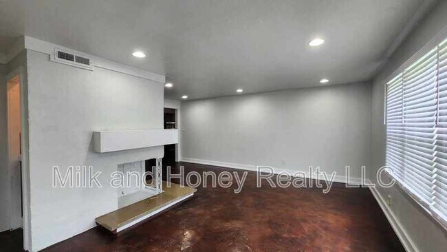 Building Photo - 3701 NW 60th St