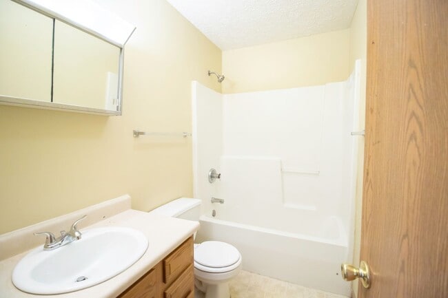 Building Photo - 2854/2856 Plaza Ct