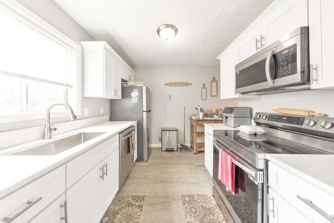 Building Photo - 1561 Sultan Ln