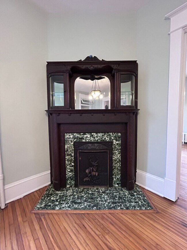 Building Photo - Renovated Victorian with historic touches & huge yard!
