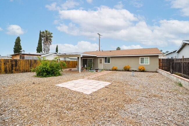 Building Photo - Spacious single family 3 bedroom home now ...