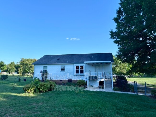 Building Photo - 49 Bay Springs Ct