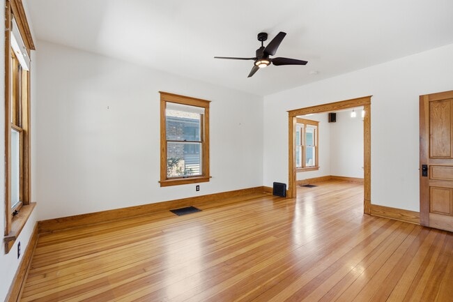 Building Photo - 1154 Hotz Ave
