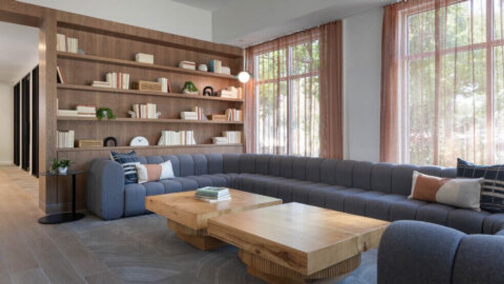 Building Photo - 3200 Palm Way