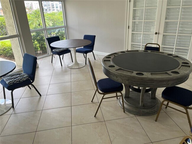 Building Photo - 8000 Sailboat Key Blvd S