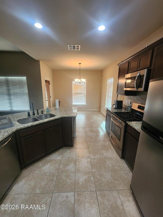 Building Photo - 417 Elwick Dr