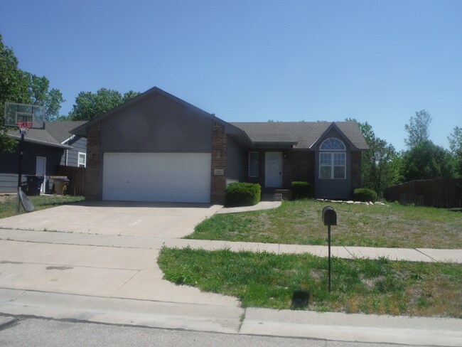 Primary Photo - 10907 E Funston St