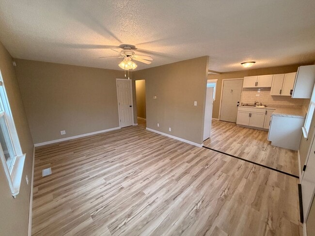 Building Photo - Remodeled 3 Bedroom! $975