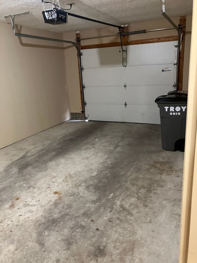Building Photo - 1046 Laurel Tree Ct