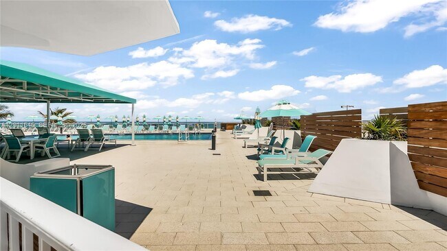 Building Photo - 3140 S Ocean Dr