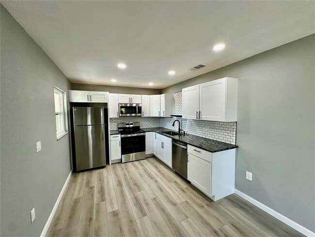 Building Photo - 460 Base Ave E