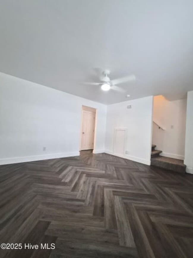 Building Photo - 411 Myrtlewood Cir