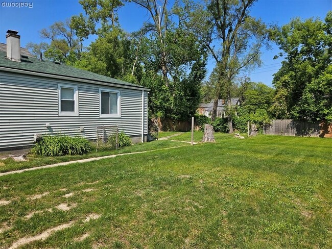 Building Photo - 15330 Lahser Rd