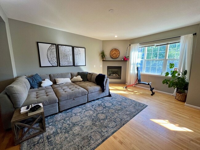 Building Photo - South Longmont Townhome with Attached Garage & Private Patio