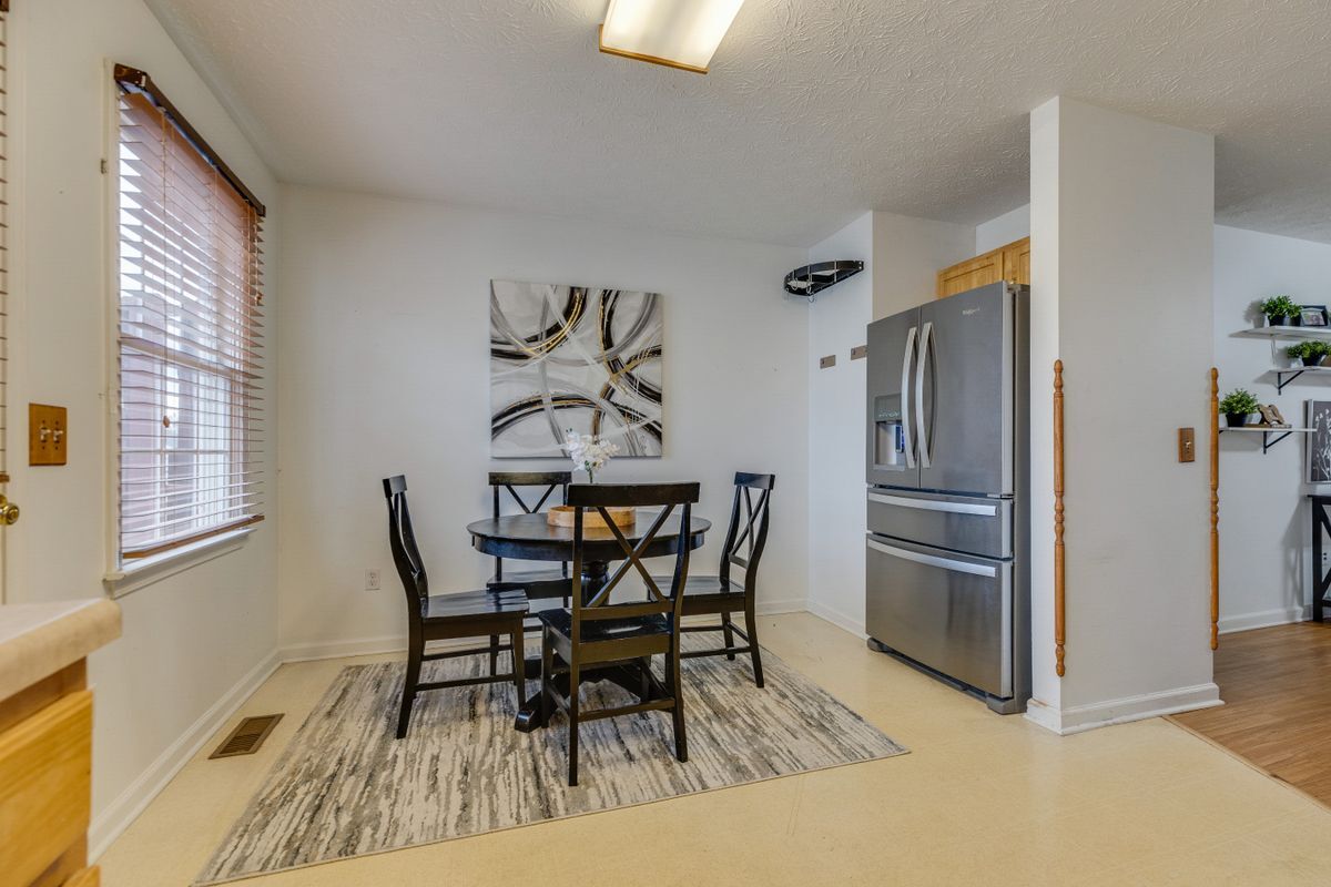 Building Photo - 659 Beaverview Dr