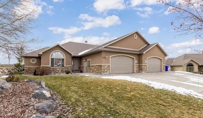 Primary Photo - **$100 OFF FIRST MONTHS RENT!** Stunning 5 bed 3.5 bath twin-home on the Rexburg Hill
