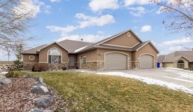 Building Photo - **$100 OFF FIRST MONTHS RENT!** Stunning 5 bed 3.5 bath twin-home on the Rexburg Hill