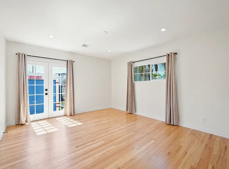 Building Photo - 6501 Hesperia Ave