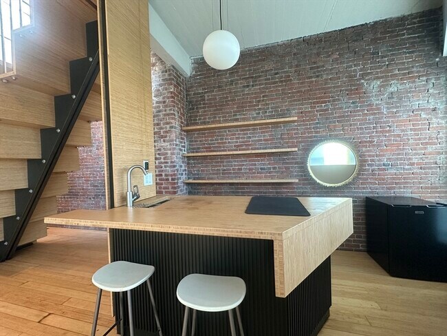 Building Photo - 90 N Washington St