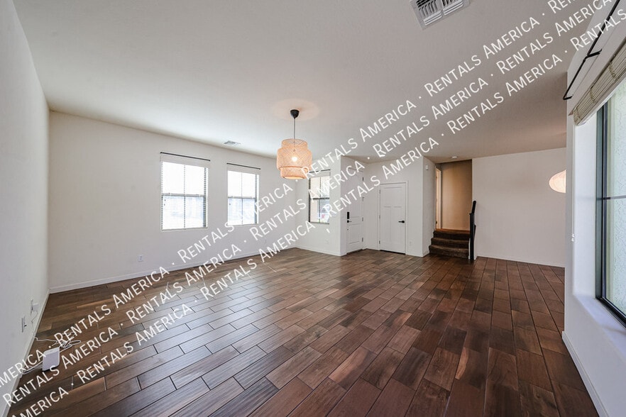 Building Photo - 10428 E Nopal Ave