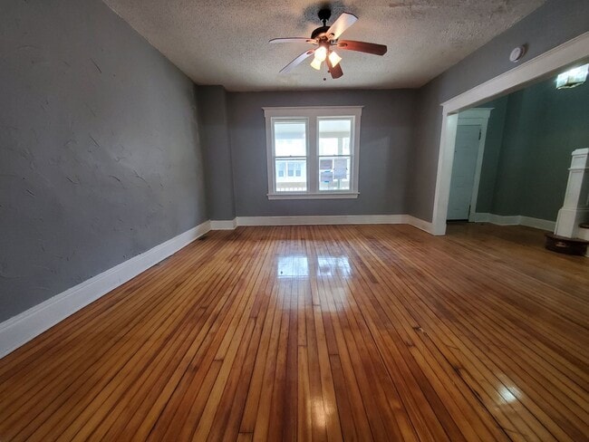 Building Photo - Single Family Home w/ HUGE Yard