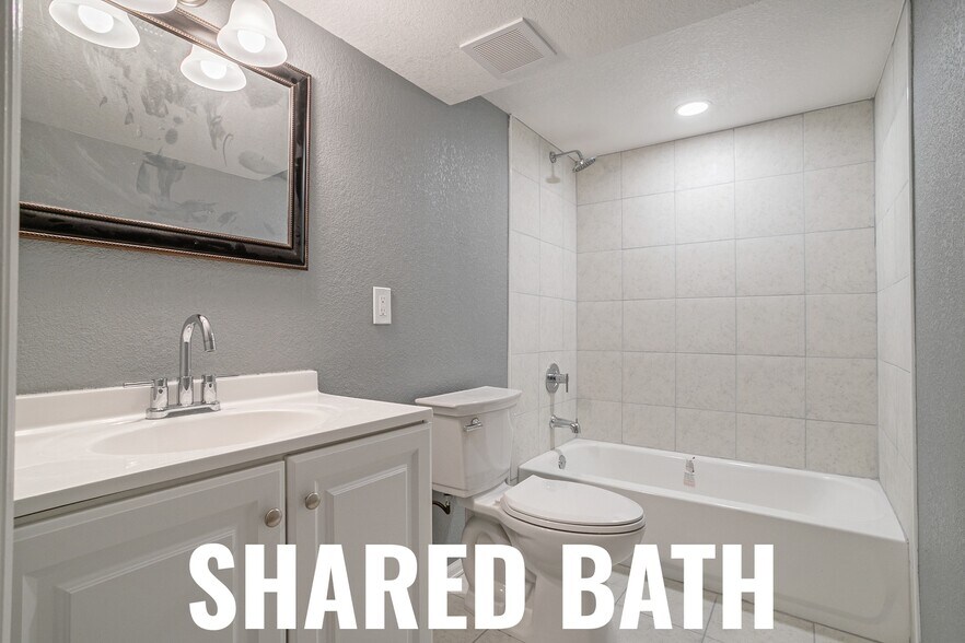 Building Photo - 13031 Dexter St