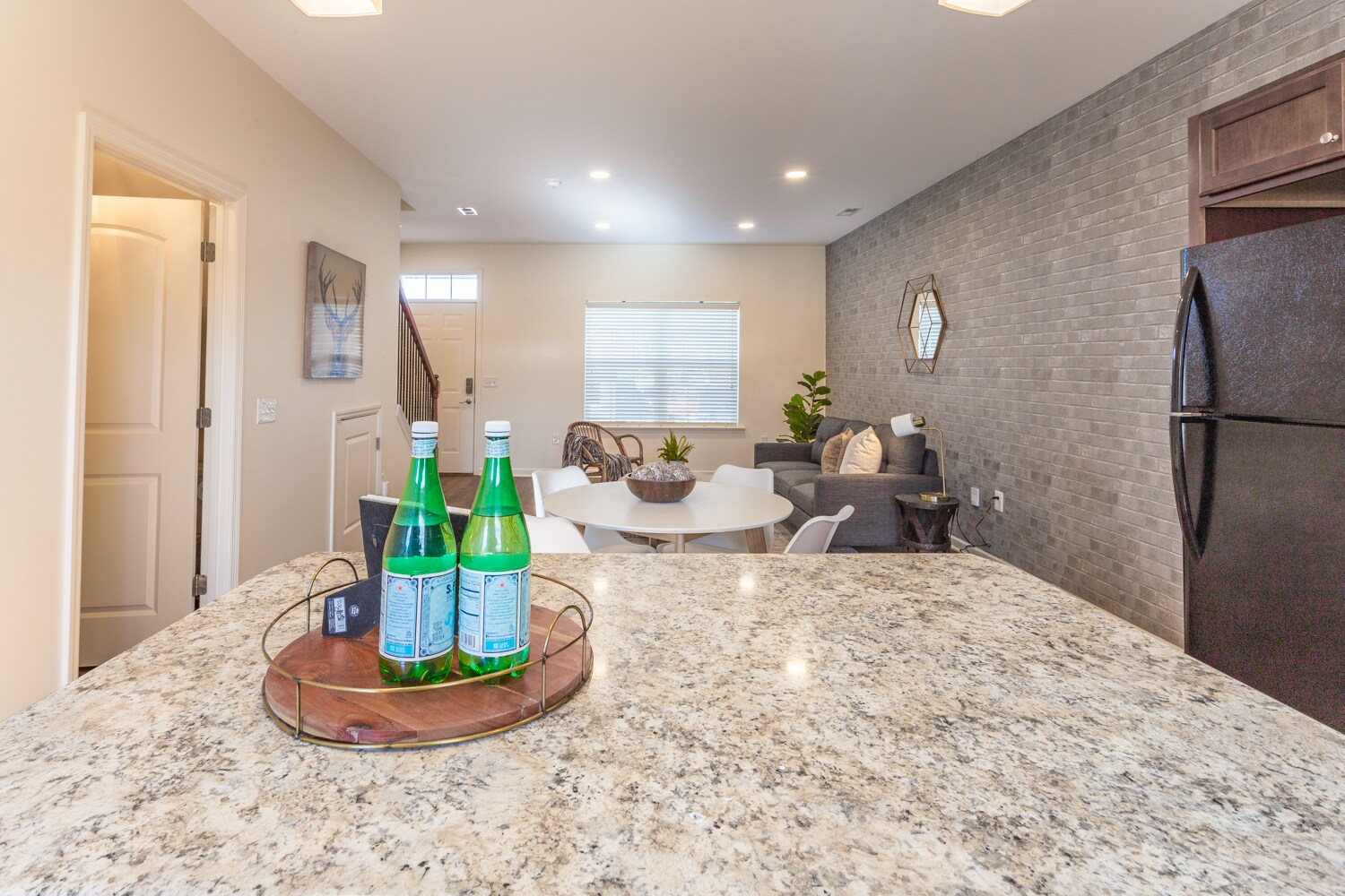 note: brick is not in this unit. - 274 Trunk St NE