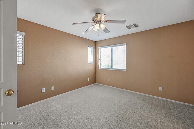 Building Photo - 1909 E Oxford Ln