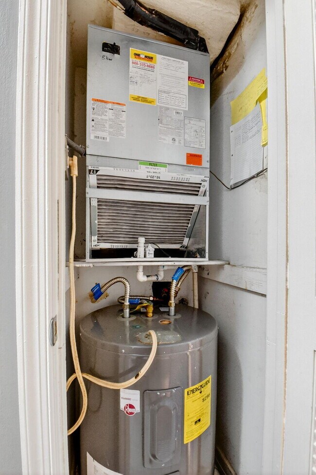 Building Photo - 9900 Pineapple Tree Dr