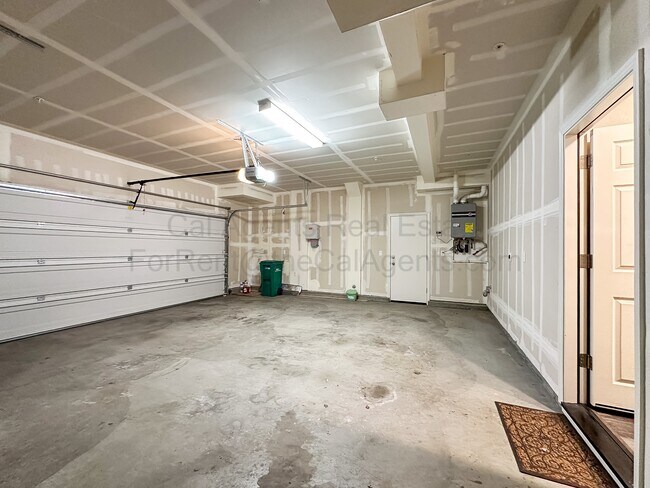 Building Photo - 3331 Rosenblatt St