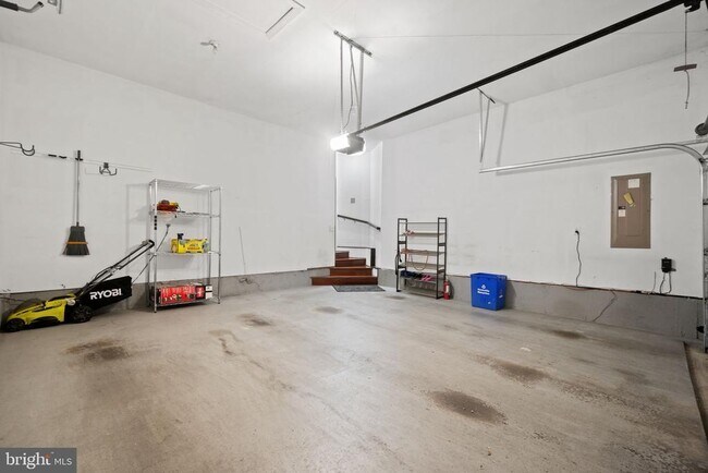Building Photo - 1106 Pleasant Cir