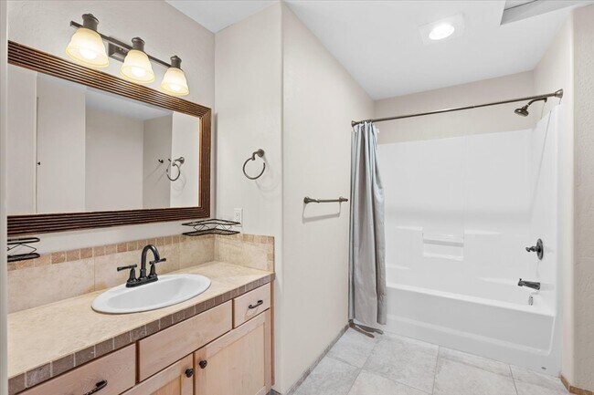 Building Photo - 1280 Ashford Way