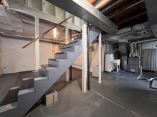 Building Photo - 152 8th St