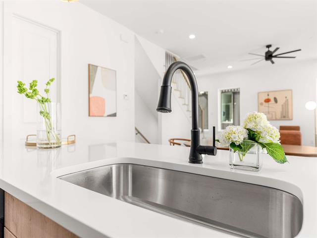 Building Photo - 2015 N Prairie Ave