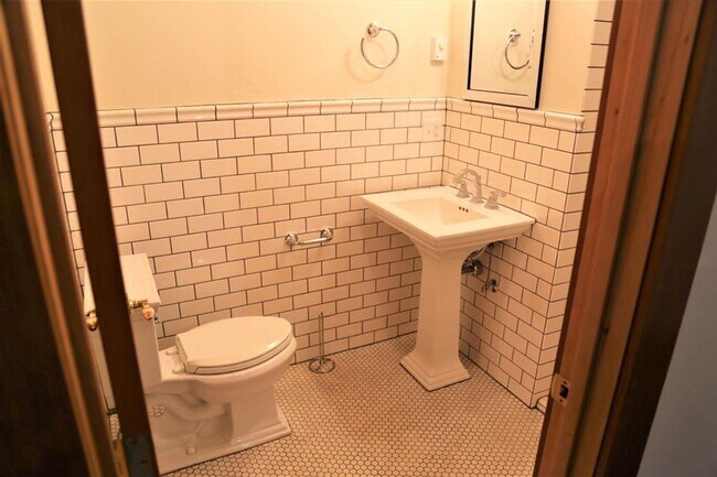 Building Photo - Extraordinary 2bed/2bath Loft in Historic Barn next door to Oregon State