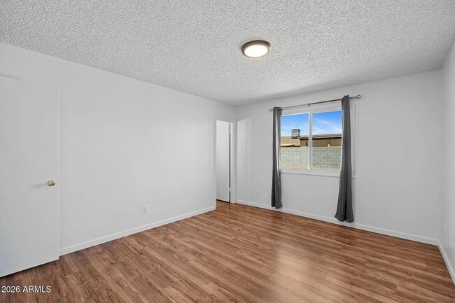Building Photo - 1664 E Del Rio Dr