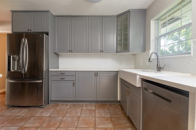 Building Photo - 2227 Libbey Dr