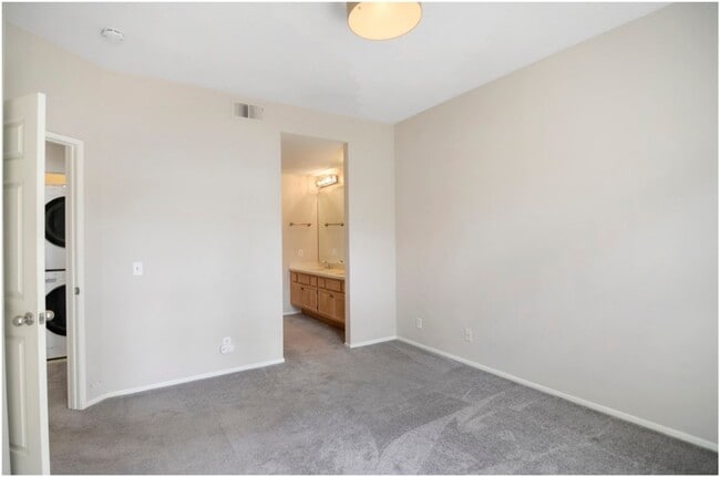 Building Photo - Rancho Niguel Dream Condo!