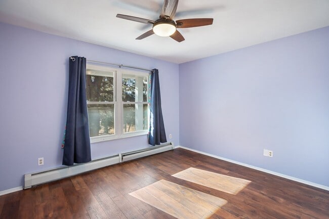 Building Photo - Move in ready home on Parkview