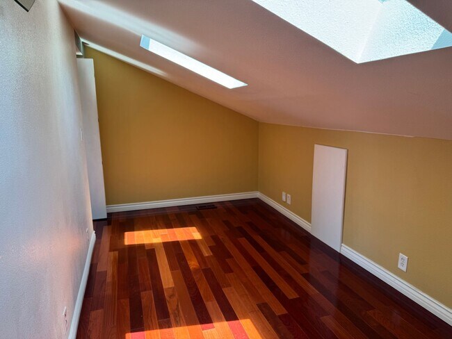 Building Photo - 2750 Sea View Pkwy