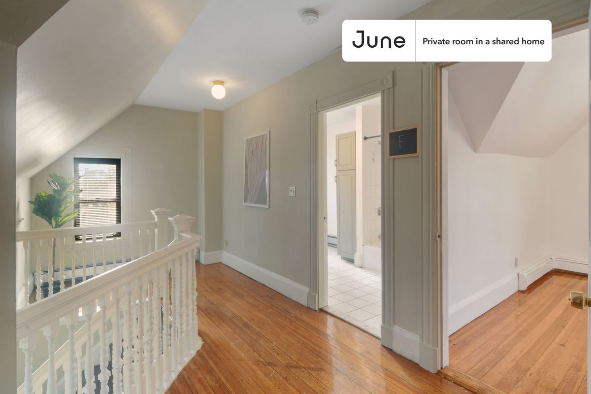 Building Photo - Room in Shared 6 bed/2 bath home