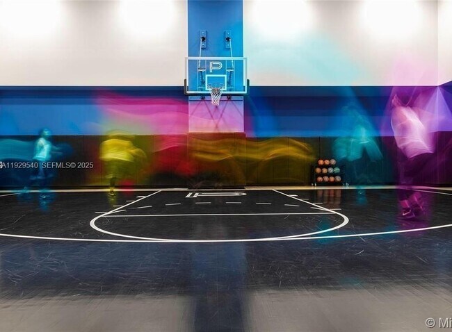 Building Photo - 851 NE 1st Ave