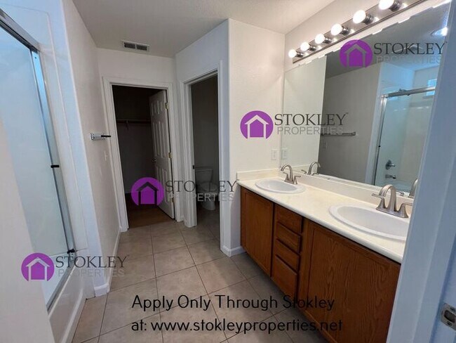 Building Photo - 1 Addison Ct