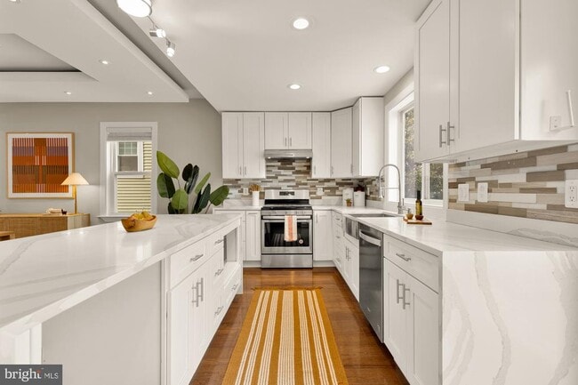 Building Photo - 2228 Kearny St NE