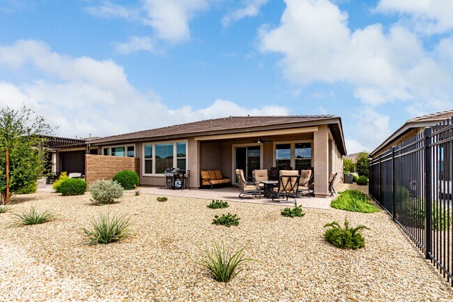 Building Photo - Luxury 2BR + Den Townhome in Amenity-Packed Community - Encanterra