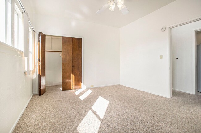 Building Photo - 3117-3117 Santa Clara Ave