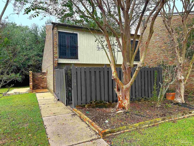 Primary Photo - 4749 Huron Dr